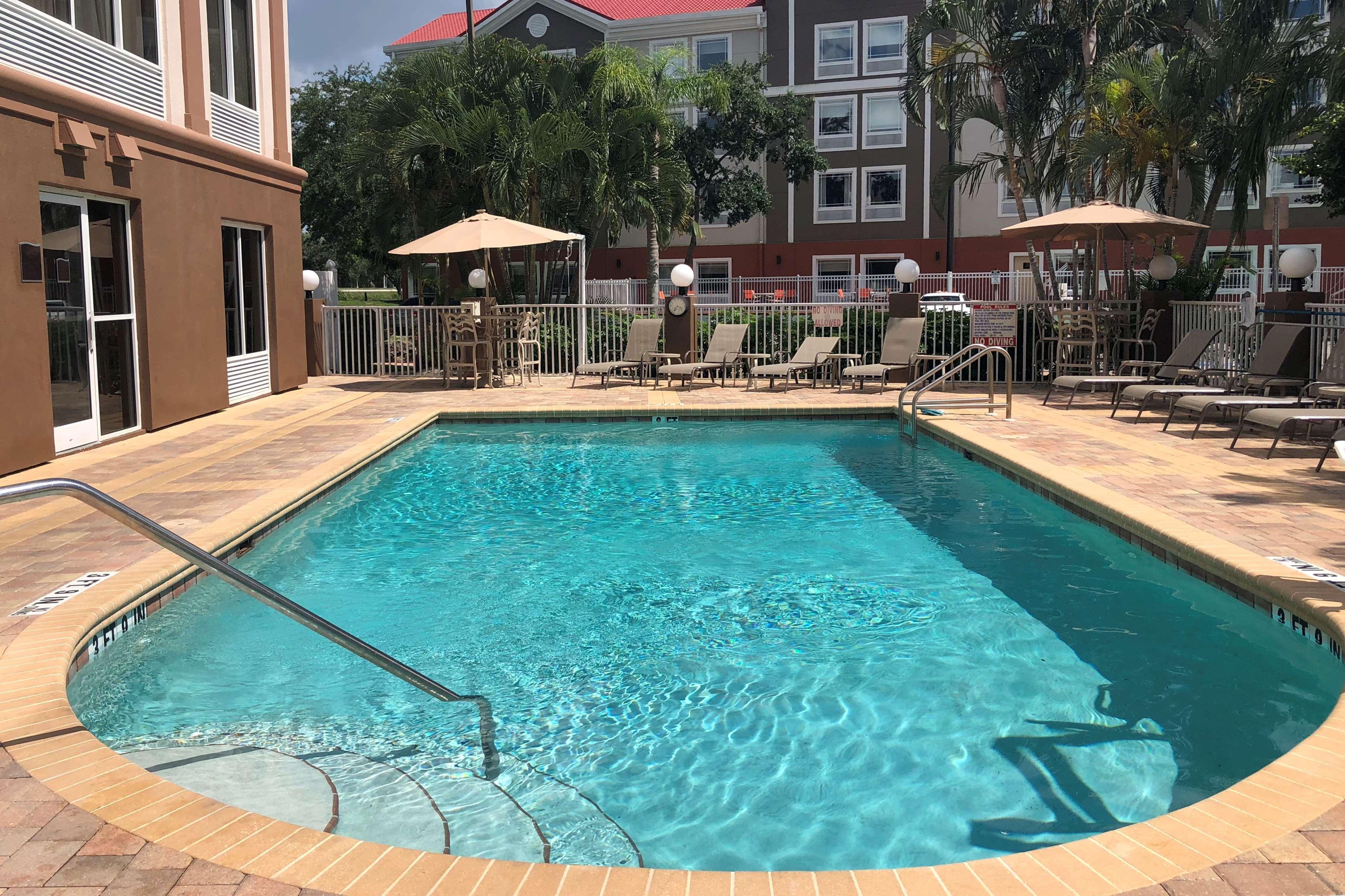 Best Western Plus Ambassador Suites Venice Gardens Ngoại thất bức ảnh