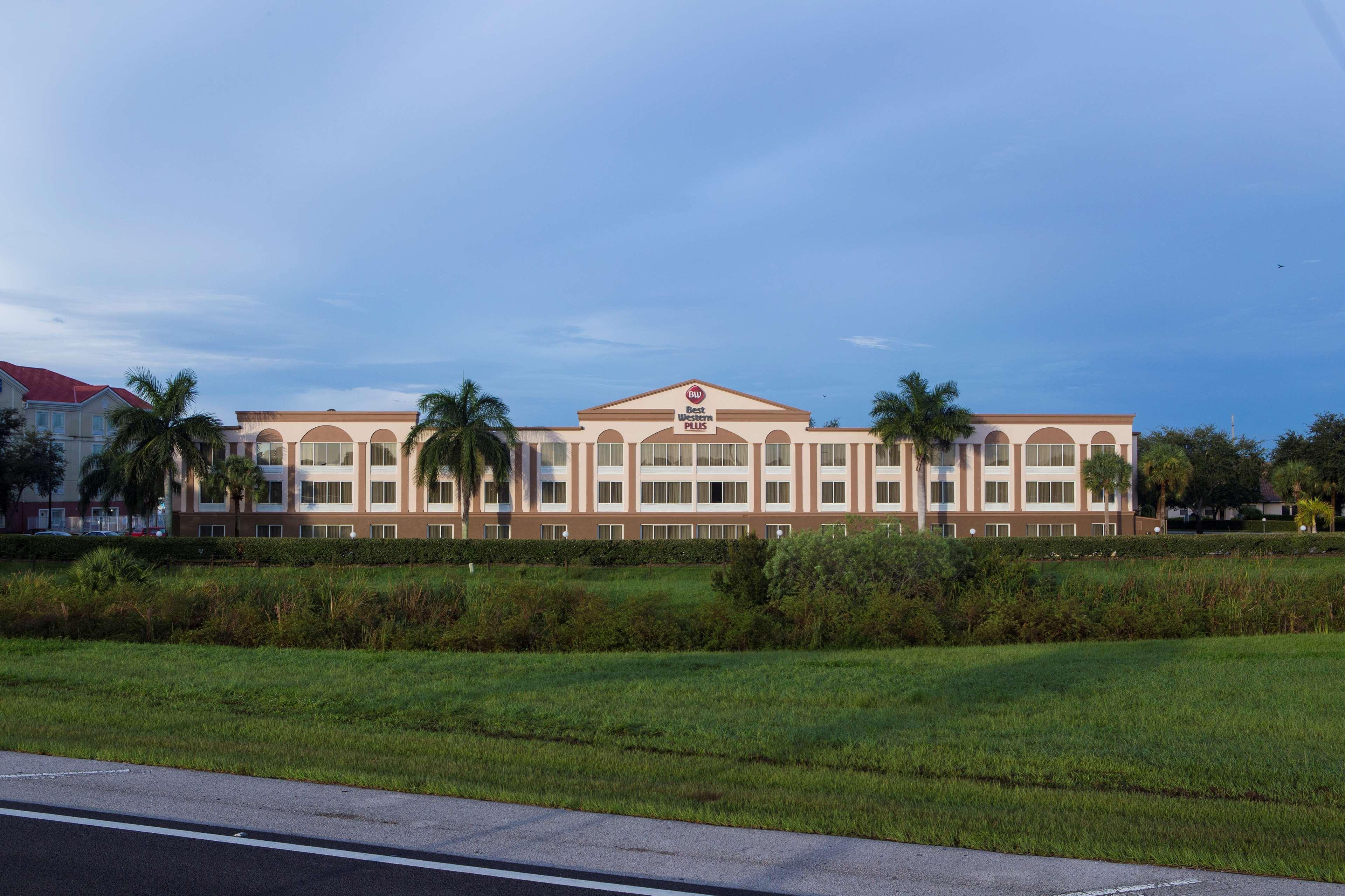 Best Western Plus Ambassador Suites Venice Gardens Ngoại thất bức ảnh