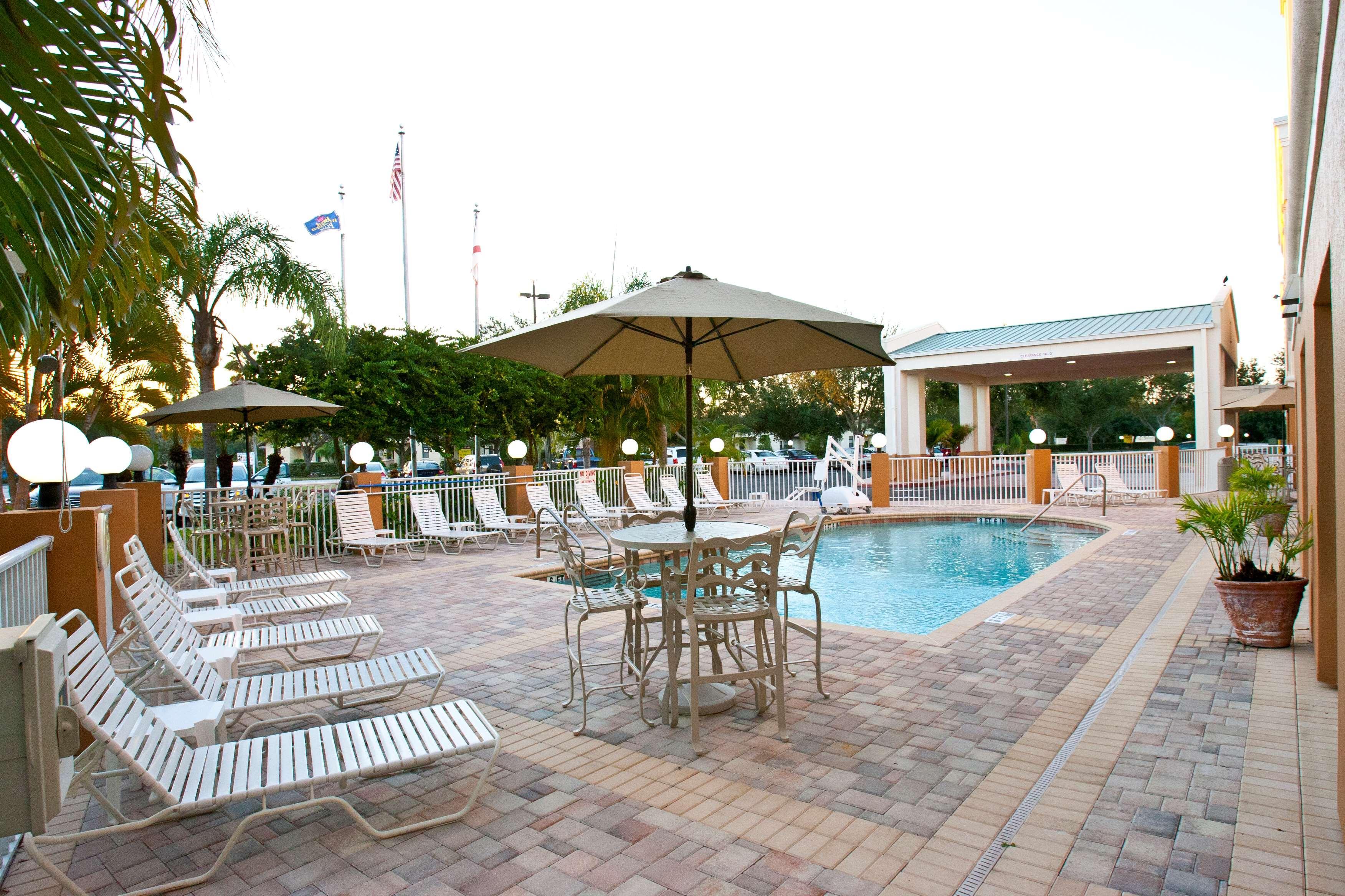Best Western Plus Ambassador Suites Venice Gardens Ngoại thất bức ảnh