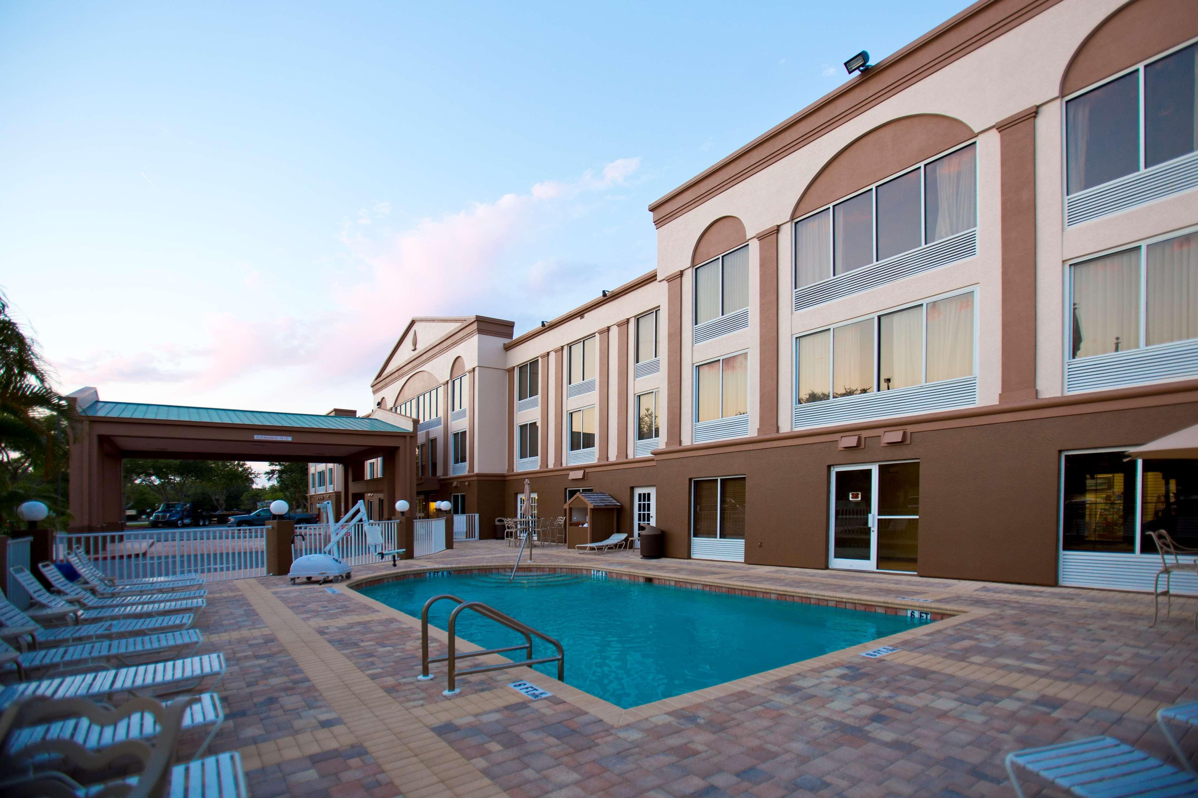 Best Western Plus Ambassador Suites Venice Gardens Ngoại thất bức ảnh