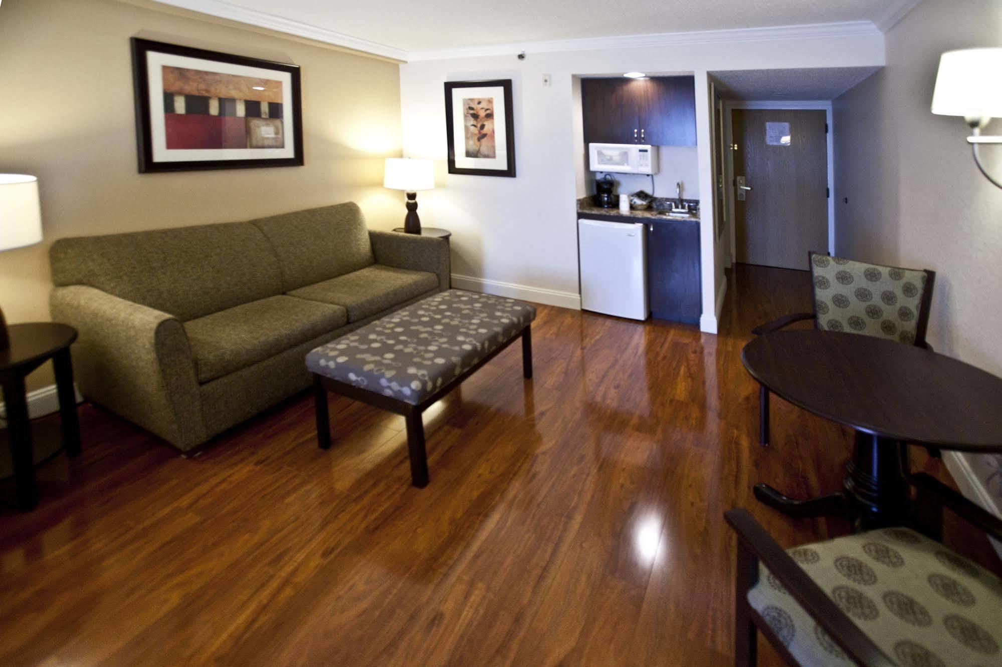 Best Western Plus Ambassador Suites Venice Gardens Ngoại thất bức ảnh